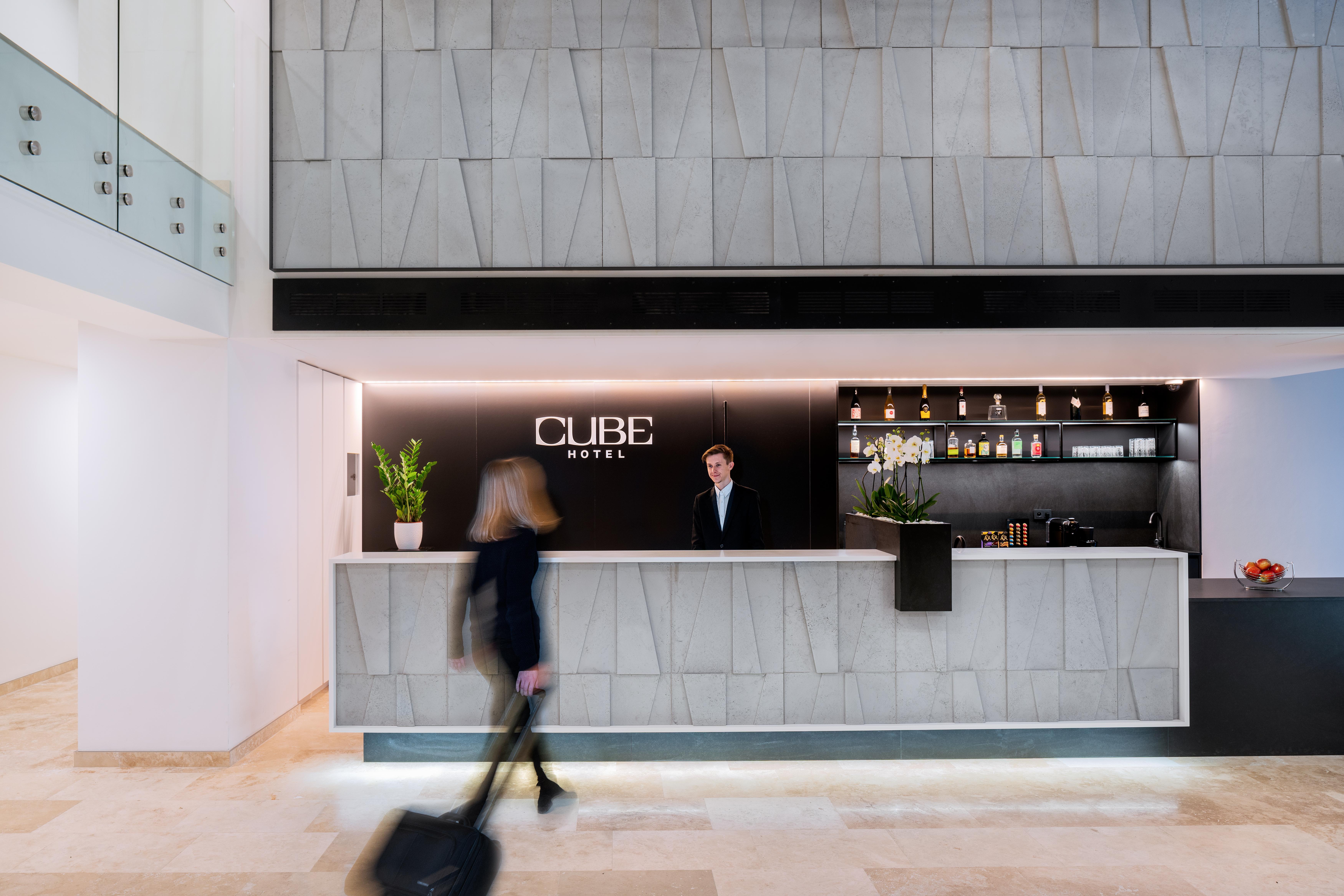 Hotel Cube ปราก ภายนอก รูปภาพ